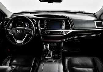 Подержанный автомобиль Toyota Highlander 2014 года (8 фото)