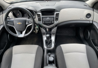 Подержанный автомобиль Chevrolet Cruze Sedan 2012 года (10 фото)