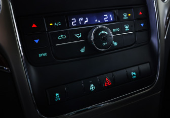 Подержанный автомобиль Jeep Grand Cherokee 2012 года (18 фото)