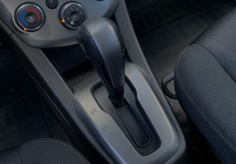Подержанный автомобиль Chevrolet Aveo Hatchback 2013 года (20 фото)