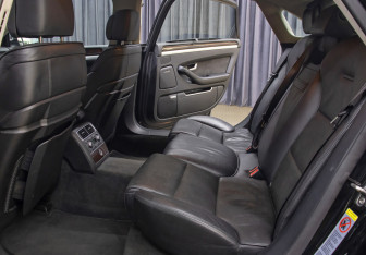 Подержанный автомобиль Audi A8 2008 года (12 фото)