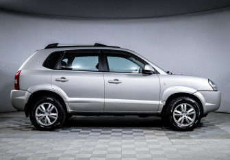 Подержанный автомобиль Hyundai Tucson 2008 года (4 фото)
