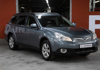 Подержанный автомобиль Subaru Outback Wagon 2012 года (2 фото)