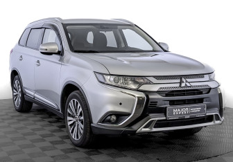 Подержанный автомобиль Mitsubishi Outlander 2019 года (3 фото)