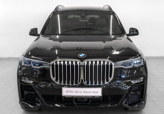 Подержанный автомобиль BMW X7 2021 года (2 фото)