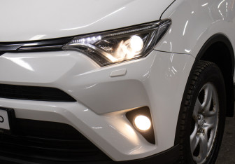 Подержанный автомобиль Toyota RAV4 2016 года (19 фото)