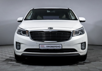Подержанный автомобиль Kia Carnival 2016 года (2 фото)