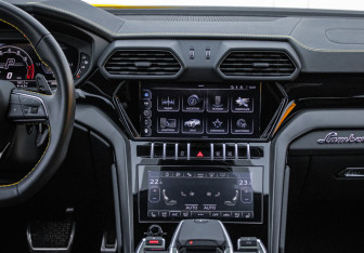 Подержанный автомобиль Lamborghini Urus 2023 года (11 фото)