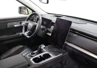 Подержанный автомобиль Jaecoo J7 2024 года (10 фото)