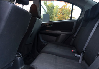 Подержанный автомобиль Suzuki SX4 Sedan 2010 года (10 фото)