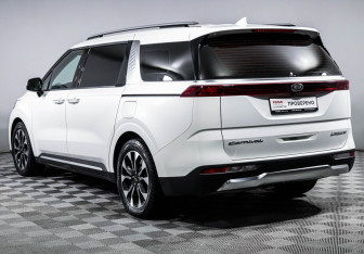 Подержанный автомобиль Kia Carnival 2021 года (7 фото)