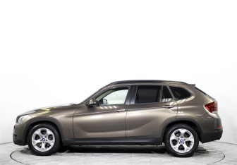 Подержанный автомобиль BMW X1 2013 года (8 фото)