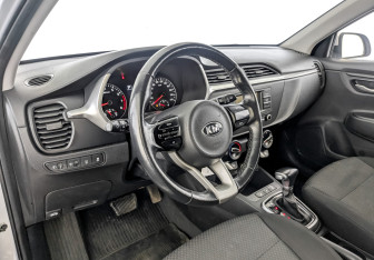 Подержанный автомобиль Kia Rio Hatchback 2021 года (15 фото)