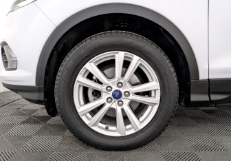 Подержанный автомобиль Ford Kuga 2017 года (18 фото)