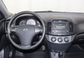 Подержанный автомобиль Hyundai Elantra Sedan 2008 года (14 фото)
