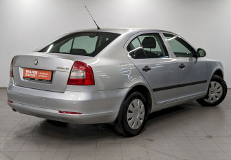 Подержанный автомобиль Skoda Fabia Hatchback 2010 года (5 фото)