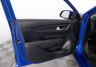 Подержанный автомобиль Kia Rio Sedan 2020 года (20 фото)