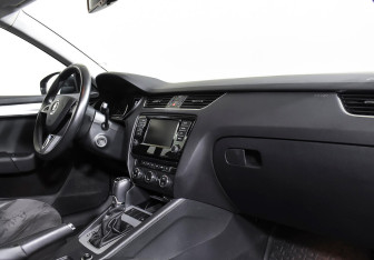 Подержанный автомобиль Skoda Octavia Liftback 2015 года (8 фото)