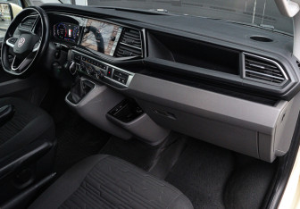 Подержанный автомобиль Volkswagen Caravelle 2021 года (9 фото)