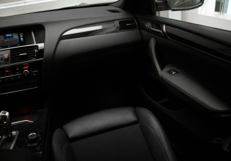 Подержанный автомобиль BMW X4 2015 года (27 фото)