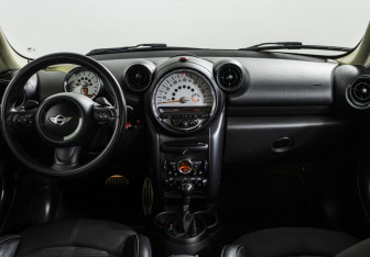 Подержанный автомобиль MINI Countryman 2013 года (11 фото)