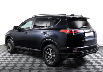 Подержанный автомобиль Toyota RAV4 2018 года (7 фото)