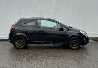 Подержанный автомобиль Opel Corsa 2011 года (4 фото)