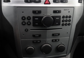 Подержанный автомобиль Opel Zafira Compactvan 2012 года (13 фото)