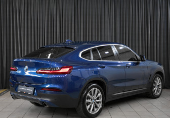 Подержанный автомобиль BMW X4 2019 года (4 фото)