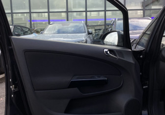 Подержанный автомобиль Opel Corsa 2009 года (14 фото)