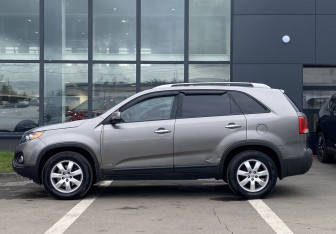 Подержанный автомобиль Kia Sorento 2011 года (8 фото)