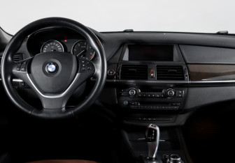 Подержанный автомобиль BMW X5 2013 года (12 фото)