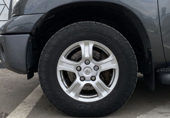 Подержанный автомобиль Toyota Tundra 2010 года (9 фото)