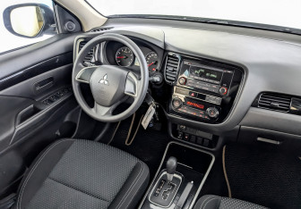 Подержанный автомобиль Mitsubishi Outlander 2018 года (27 фото)
