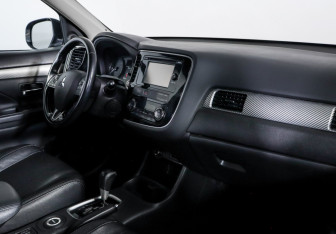 Подержанный автомобиль Mitsubishi Outlander 2015 года (9 фото)