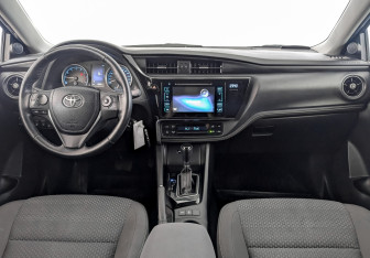 Подержанный автомобиль Toyota Corolla Sedan 2018 года (14 фото)