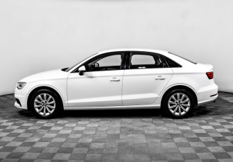 Подержанный автомобиль Audi A3 Sedan 2015 года (8 фото)