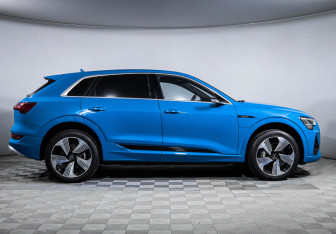 Подержанный автомобиль Audi e-tron 2020 года (4 фото)