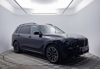 Подержанный автомобиль BMW X7 2021 года (7 фото)