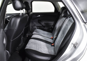 Подержанный автомобиль Ford Focus Wagon 2012 года (15 фото)