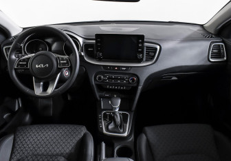 Подержанный автомобиль Kia Ceed Hatchback 2022 года (11 фото)