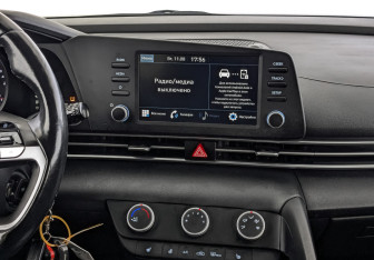 Подержанный автомобиль Hyundai Elantra Sedan 2021 года (17 фото)