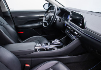 Подержанный автомобиль Hyundai Sonata 2021 года (10 фото)