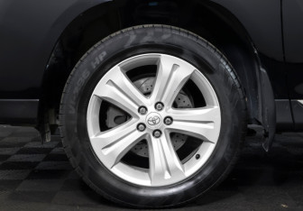 Подержанный автомобиль Toyota Highlander 2012 года (20 фото)