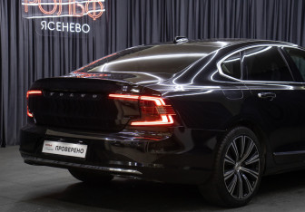 Подержанный автомобиль Volvo S90 2021 года (25 фото)