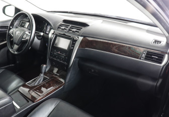 Подержанный автомобиль Toyota Camry Sedan 2016 года (8 фото)