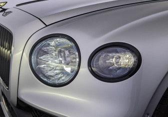 Подержанный автомобиль Bentley Flying Spur 2021 года (11 фото)