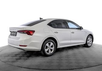 Подержанный автомобиль Skoda Octavia Liftback 2021 года (5 фото)