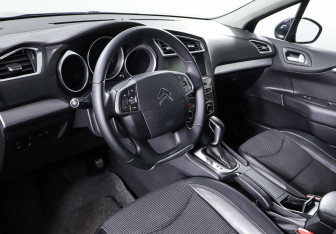 Подержанный автомобиль Citroen C4 Sedan 2016 года (8 фото)