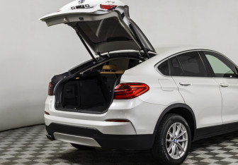 Подержанный автомобиль BMW X4 2016 года (20 фото)